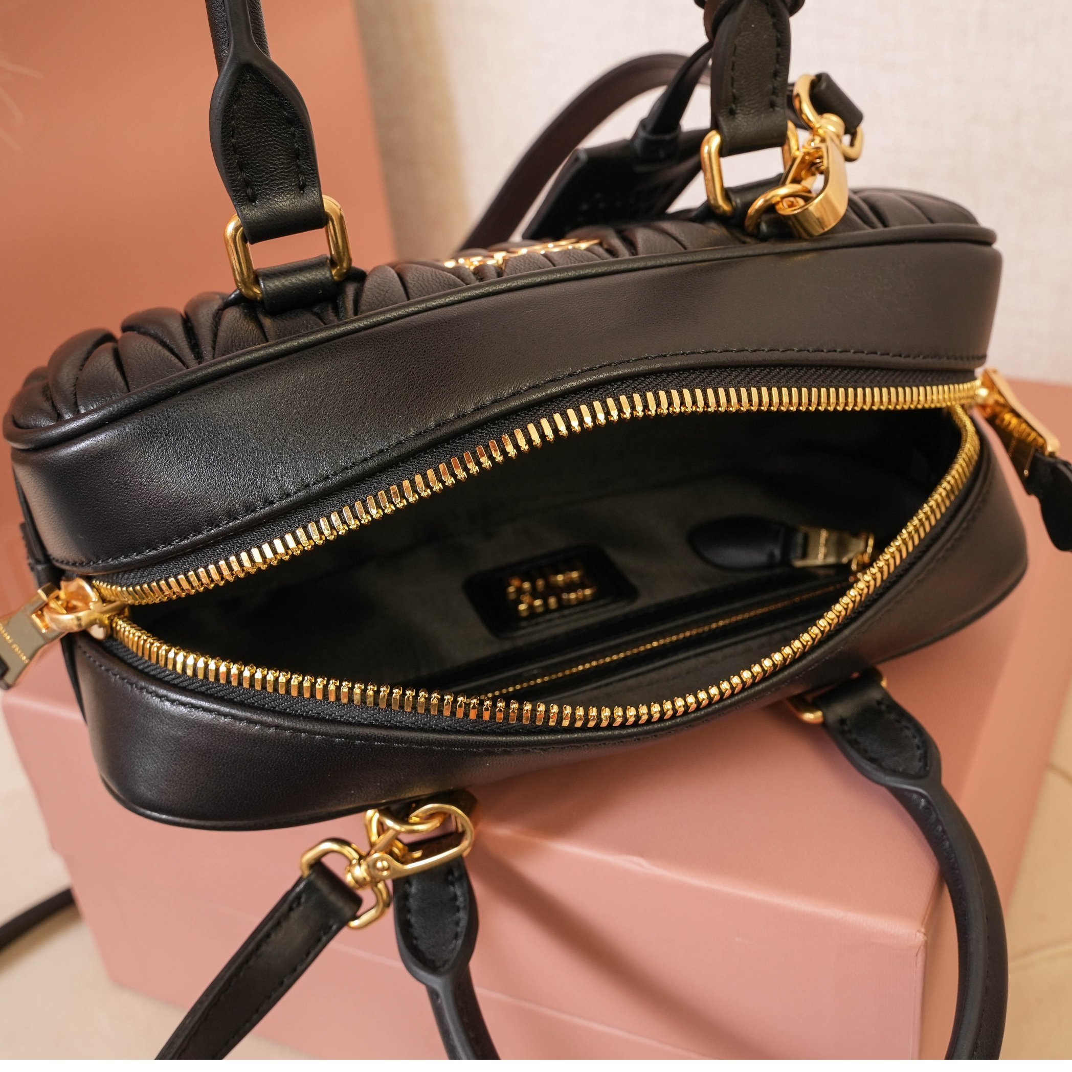 미우미우 아르카디 마테라쎄 토트백 - 이미지 3