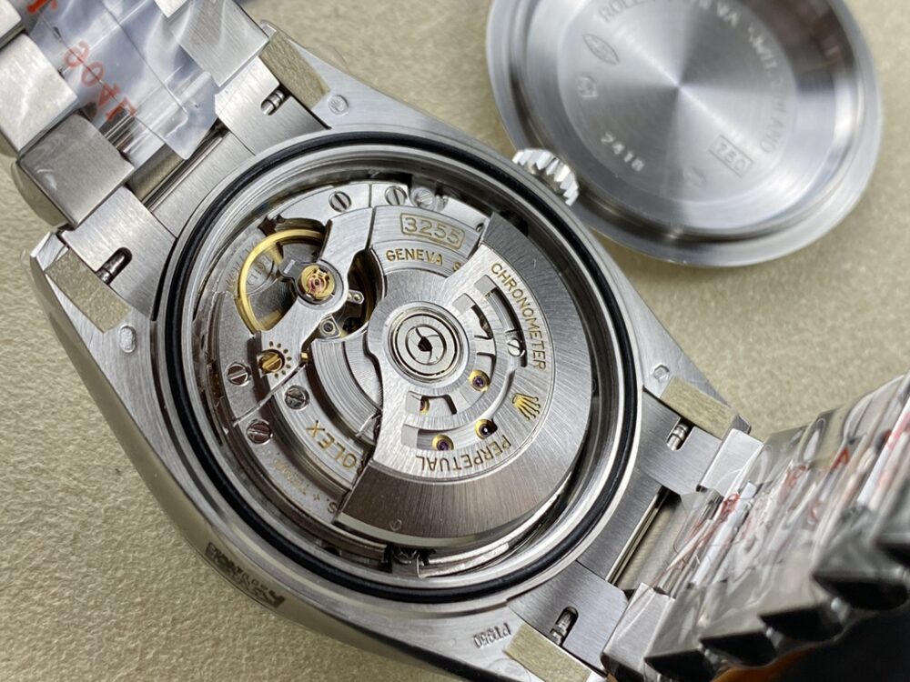 롤렉스 데이데이트 화이트골드 블랙 다이얼 40mm - 이미지 5