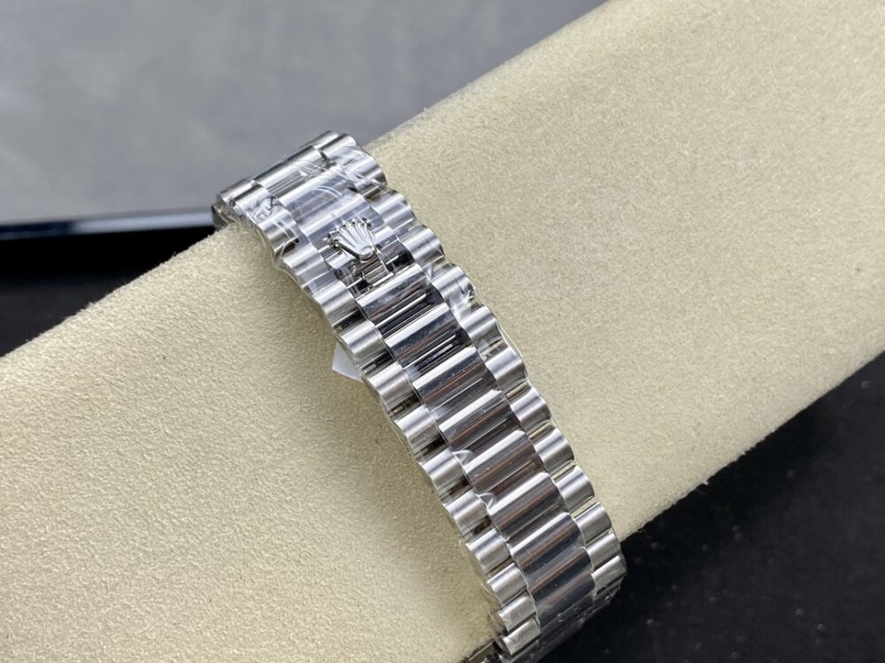 롤렉스 데이데이트 화이트골드 블랙 다이얼 40mm - 이미지 4