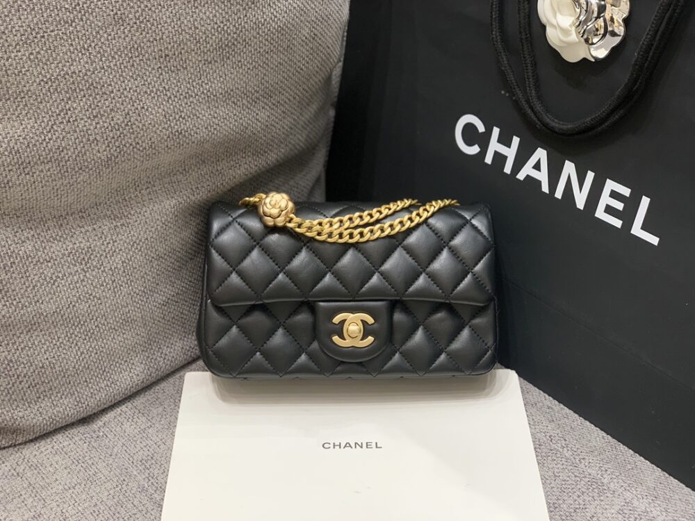 샤넬 23S 카멜리아볼 숄더백 20CM
