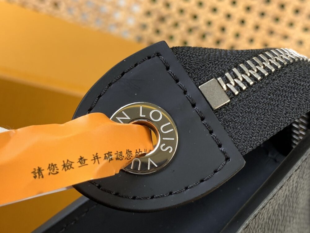 루이비통 포쉐트 보야주MM 다이에 클러치 - 이미지 6