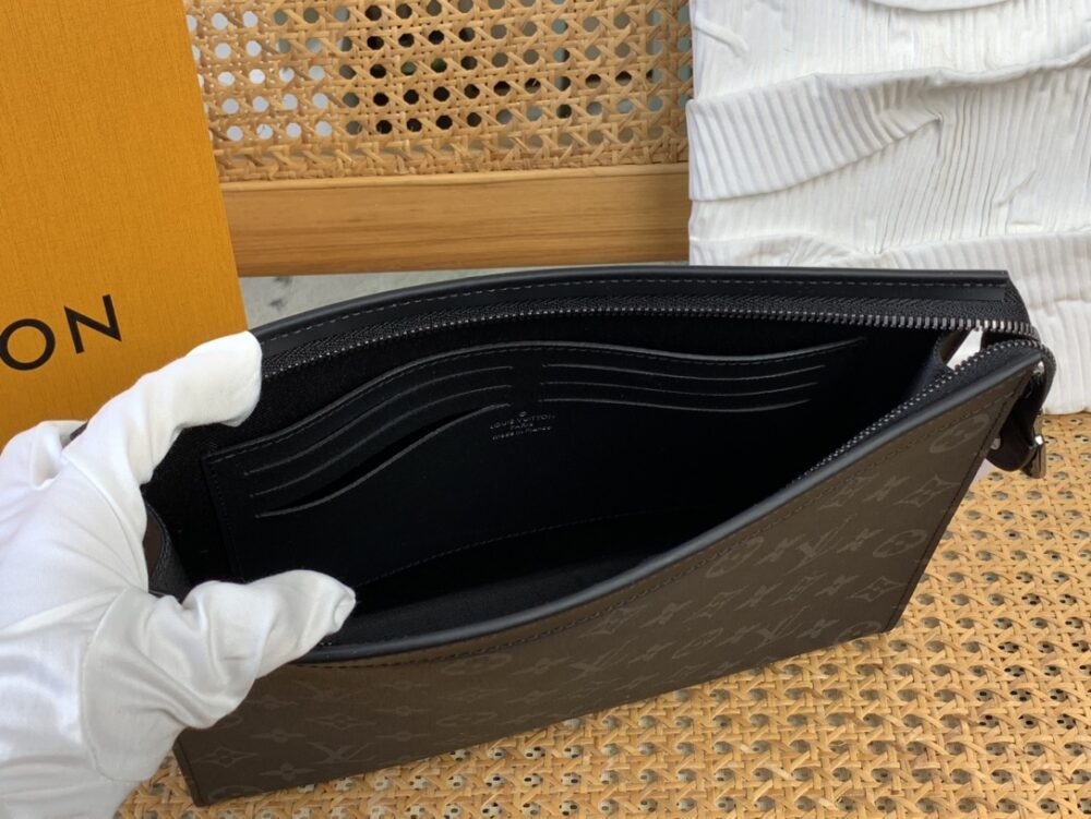 루이비통 포쉐트 보야주MM 모노그램 이클립스 - 이미지 3