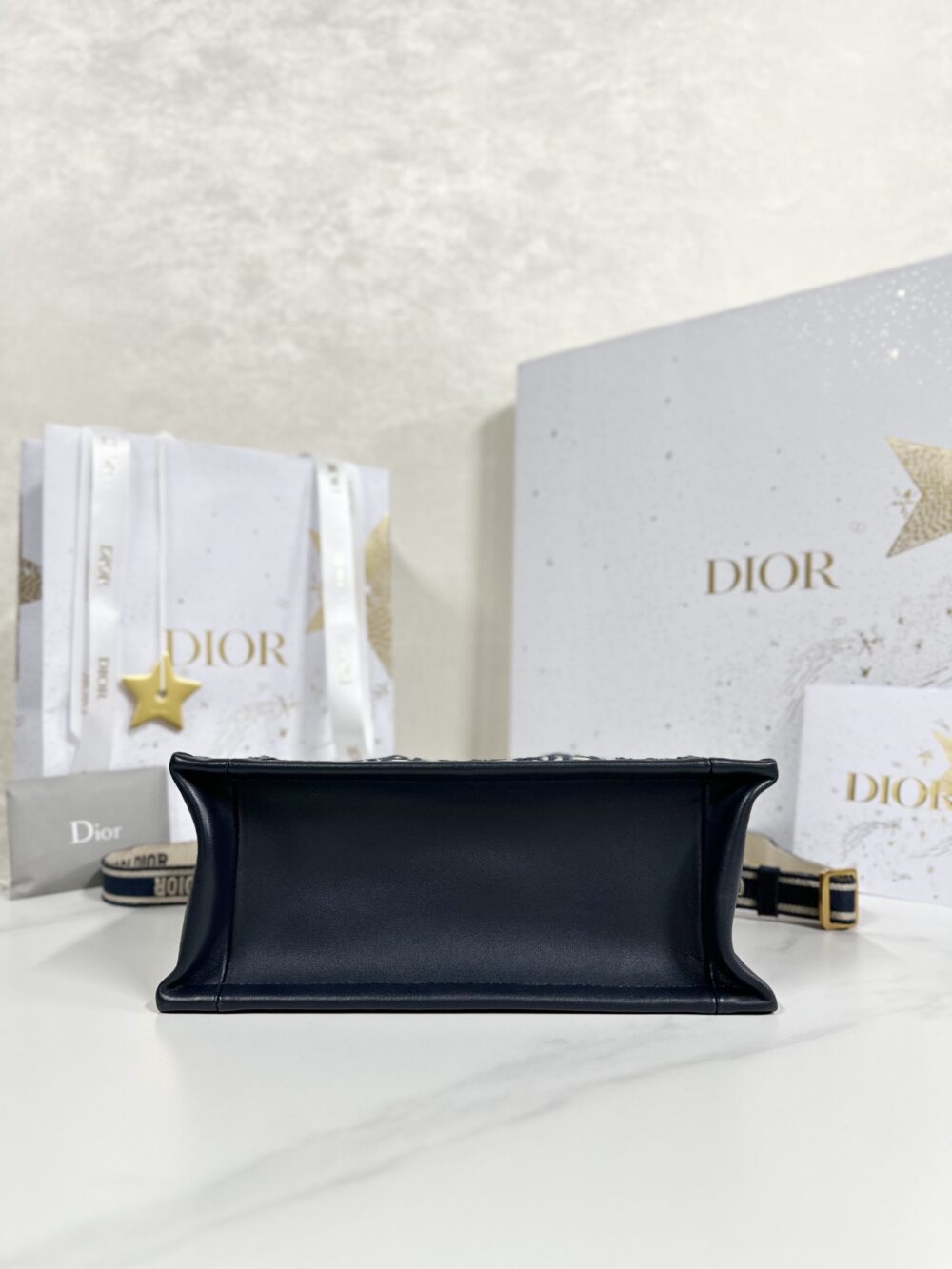 디올 Book Tote East-West 스트랩백 - 이미지 8