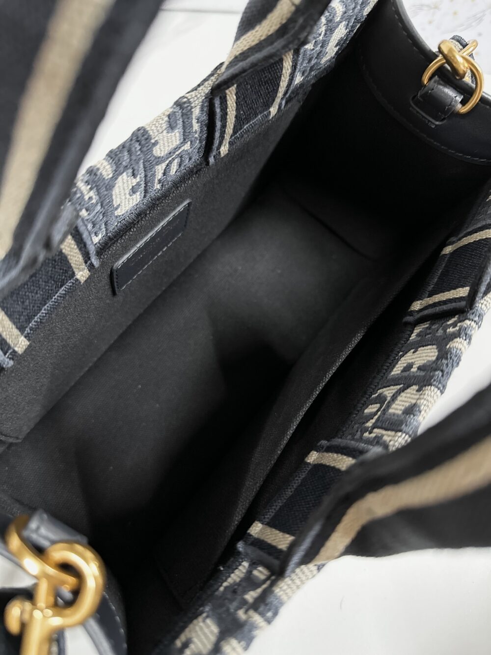 디올 Book Tote East-West 스트랩백 - 이미지 7